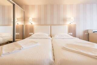 Отель Hotel Craiovita Крайова Двухместный номер бизнес-класса с 2 отдельными кроватями-4